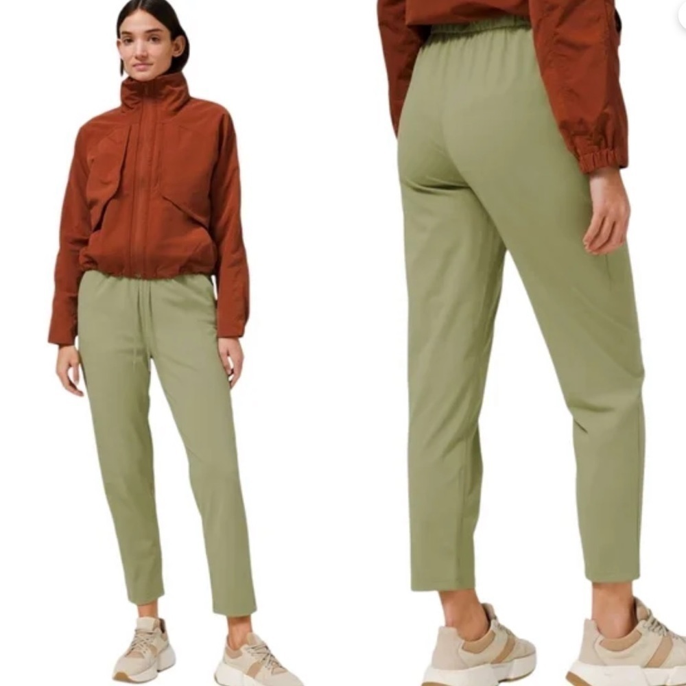 Lululemon Keep Moving Pant 7/8 High-Rise
Rosemary Green SZ 2